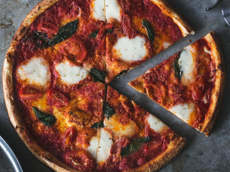 Brick-oven pizza margherita